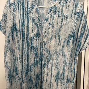 Medium blue print top